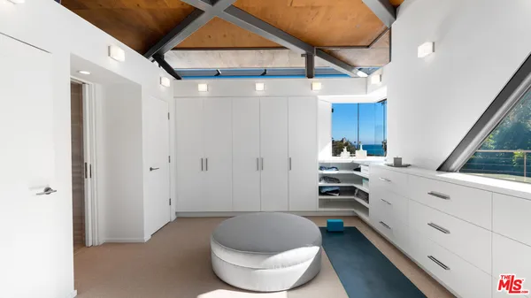 $32,500,000 | 28827 Grayfox Street, Malibu, CA 90265