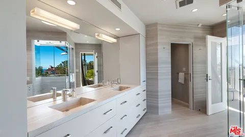 $32,500,000 | 28827 Grayfox Street, Malibu, CA 90265