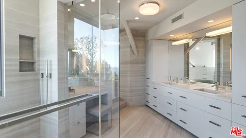 $32,500,000 | 28827 Grayfox Street, Malibu, CA 90265