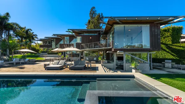 $32,500,000 | 28827 Grayfox Street, Malibu, CA 90265