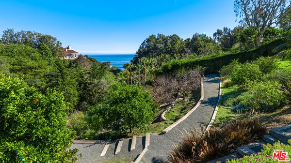 $32,500,000 | 28827 Grayfox Street, Malibu, CA 90265