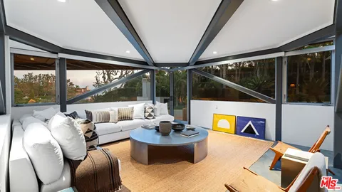 $32,500,000 | 28827 Grayfox Street, Malibu, CA 90265