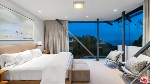 $32,500,000 | 28827 Grayfox Street, Malibu, CA 90265