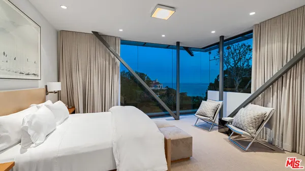 $32,500,000 | 28827 Grayfox Street, Malibu, CA 90265