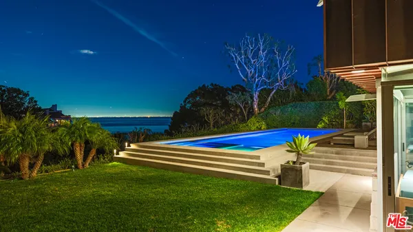 $32,500,000 | 28827 Grayfox Street, Malibu, CA 90265