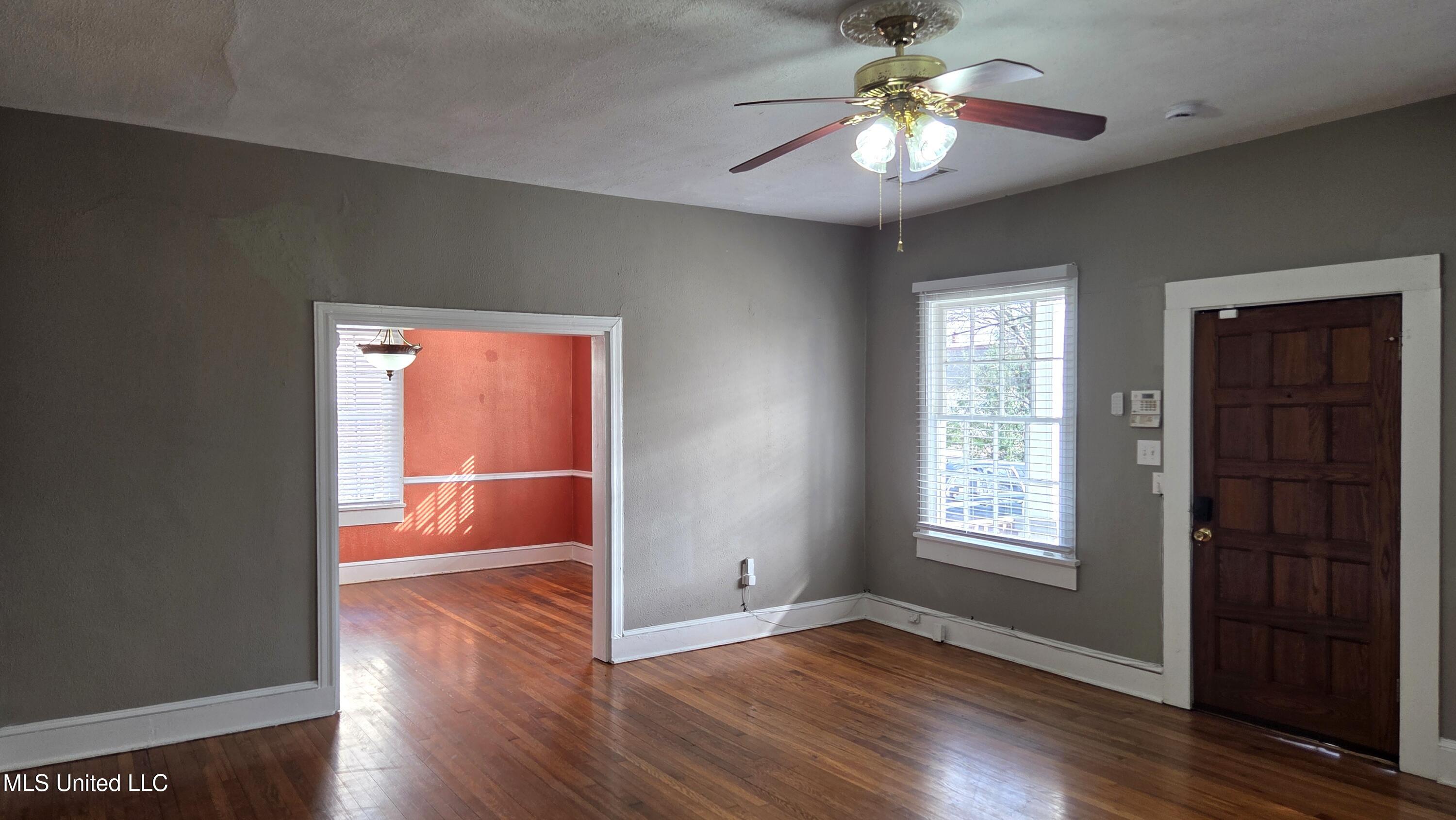 1039 Monroe Street Jackson, MS 39202 - Photo 11 of 49 LIVING ROOM