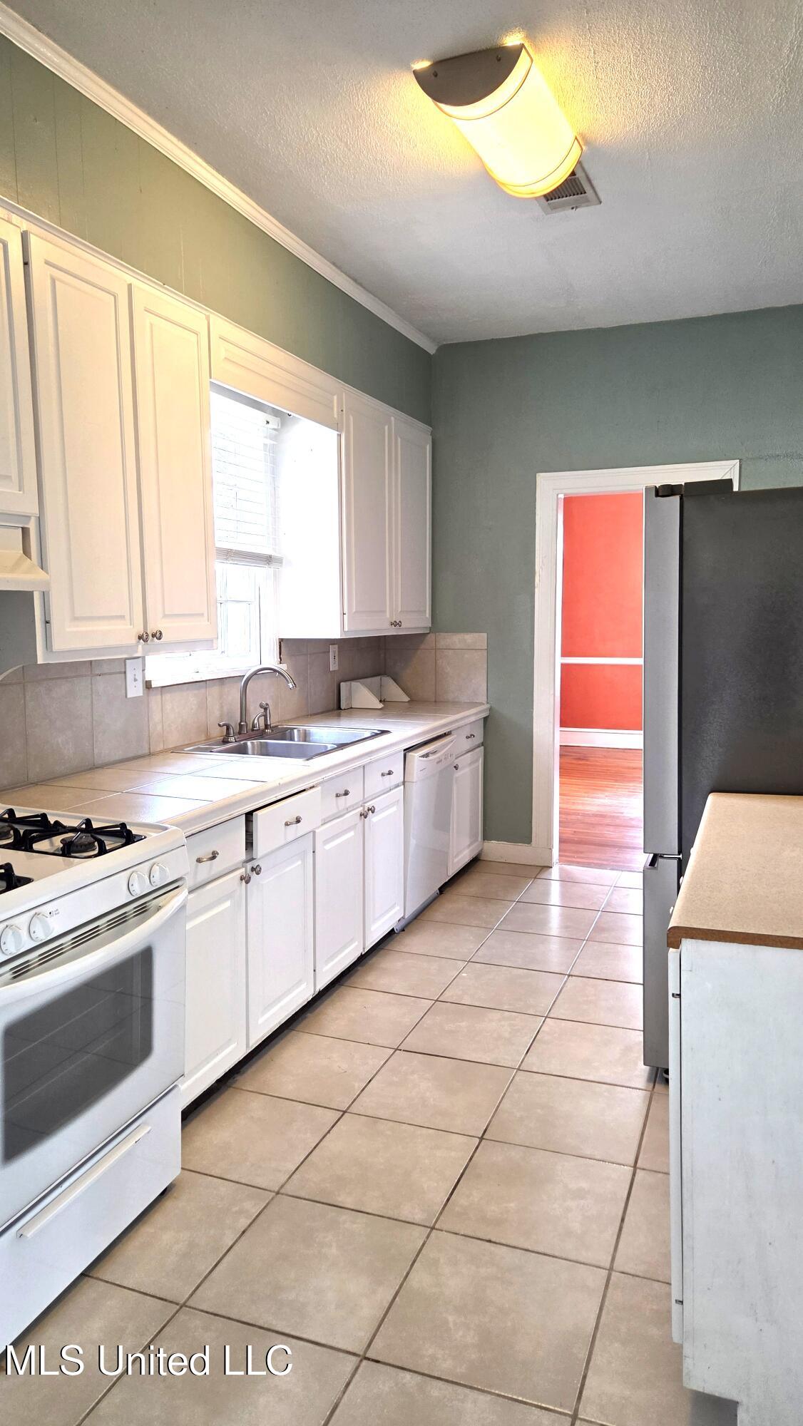 1039 Monroe Street Jackson, MS 39202 - Photo 19 of 49 KITCHEN