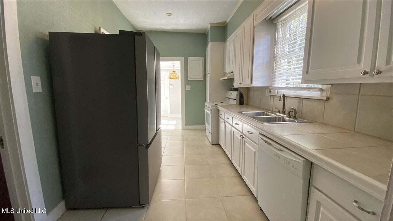 1039 Monroe Street Jackson, MS 39202 - Photo 21 of 49 KITCHEN