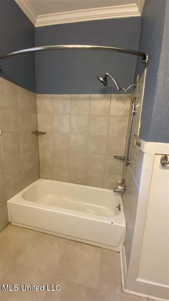 1039 Monroe Street Jackson, MS 39202 - Photo 34 of 49 FIRST BAATHROOM