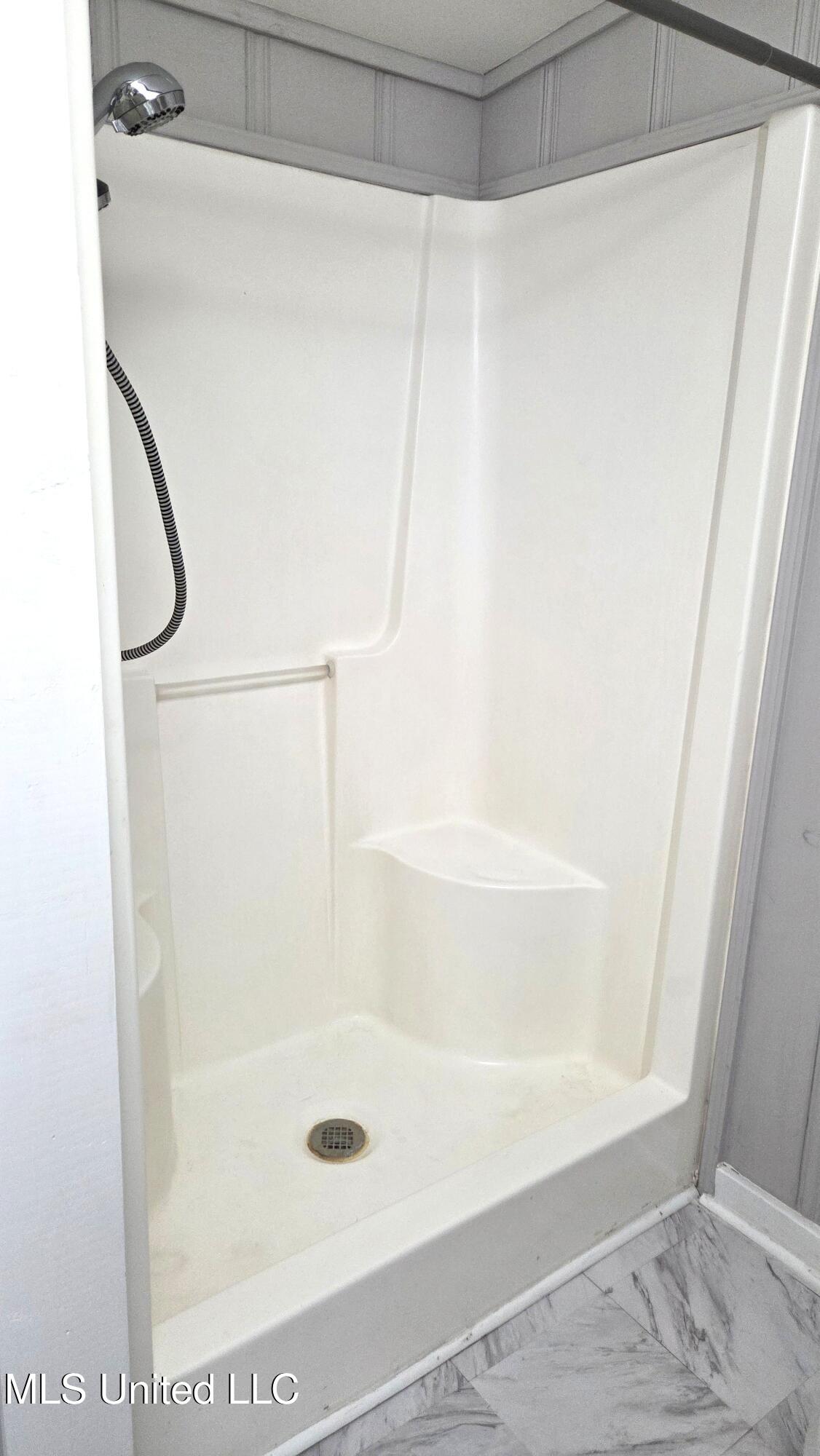 1039 Monroe Street Jackson, MS 39202 - Photo 45 of 49 2ND BATHROOM