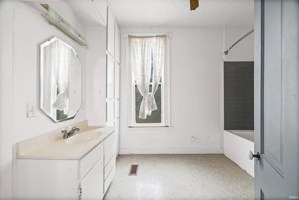 $155,000 | 711 Crockett Street, Covington, IN 47932