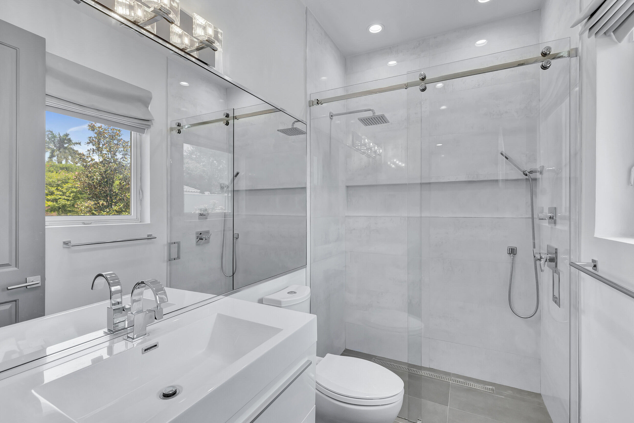 2365 Northwest 45th Street Boca Raton, FL 33431 - Photo 33 of 48 Kids bath 2