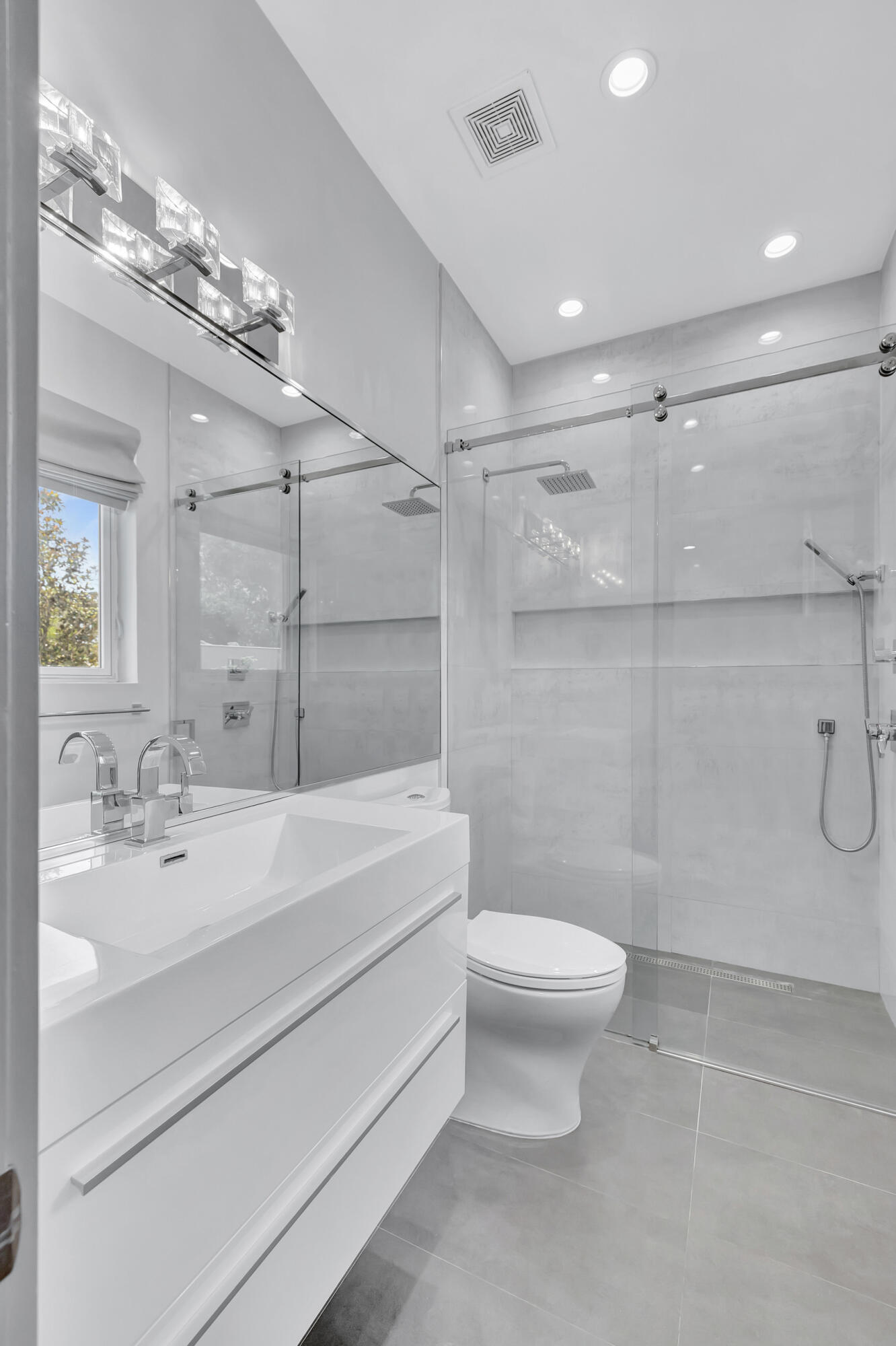 2365 Northwest 45th Street Boca Raton, FL 33431 - Photo 35 of 48 Kids bath 3