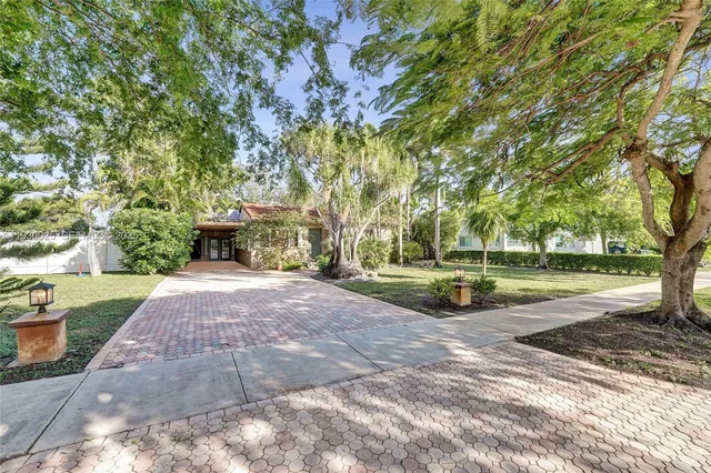 $2,950 | 2611 Roosevelt Street, Hollywood, FL 33020