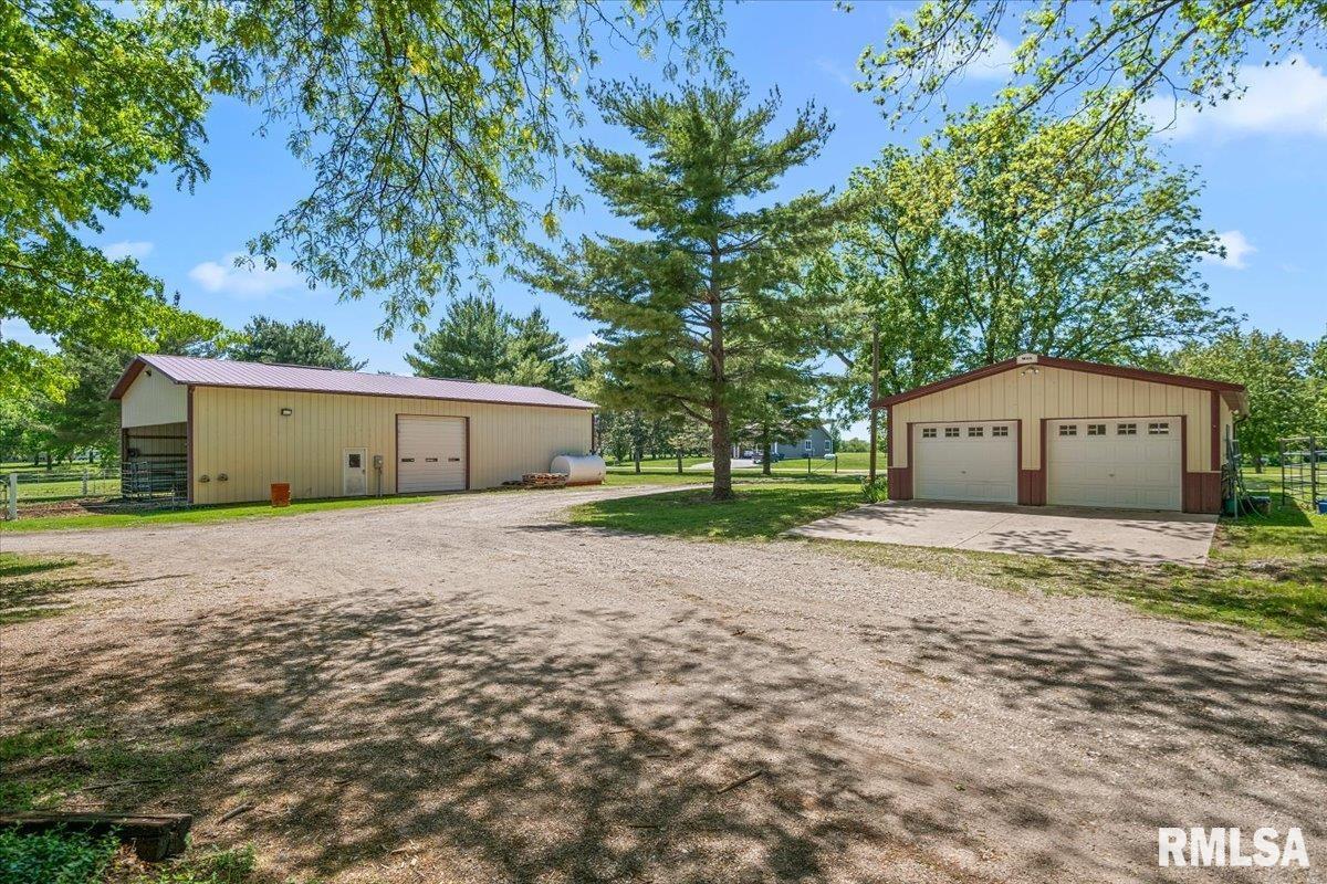 2201 Strawn Crossing Road Jacksonville, IL 62650 - Photo 4 of 64