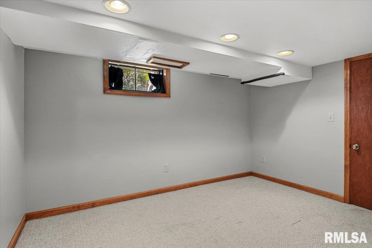 2201 Strawn Crossing Road Jacksonville, IL 62650 - Photo 41 of 64