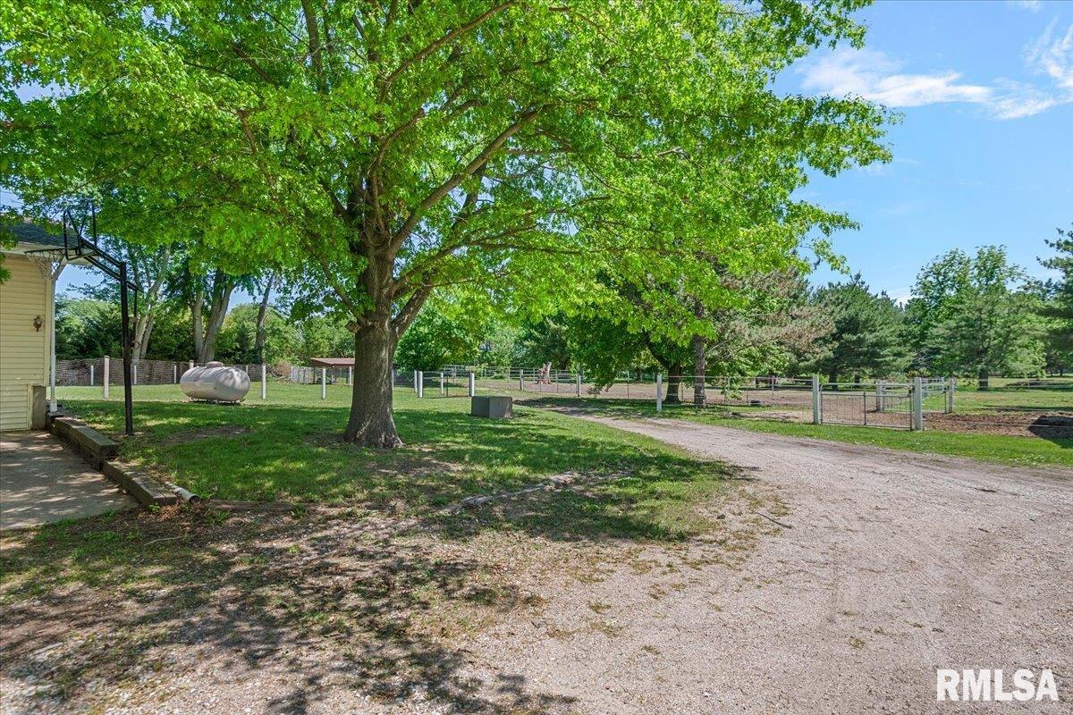2201 Strawn Crossing Road Jacksonville, IL 62650 - Photo 43 of 64