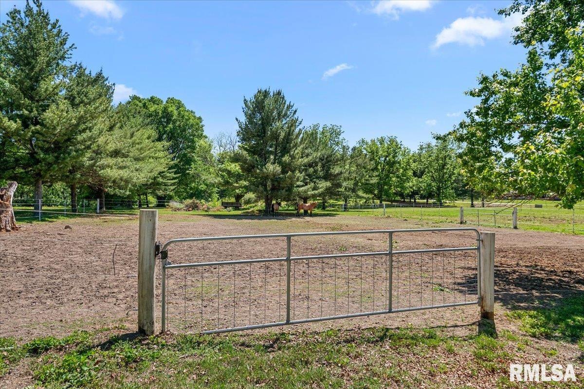 2201 Strawn Crossing Road Jacksonville, IL 62650 - Photo 48 of 64