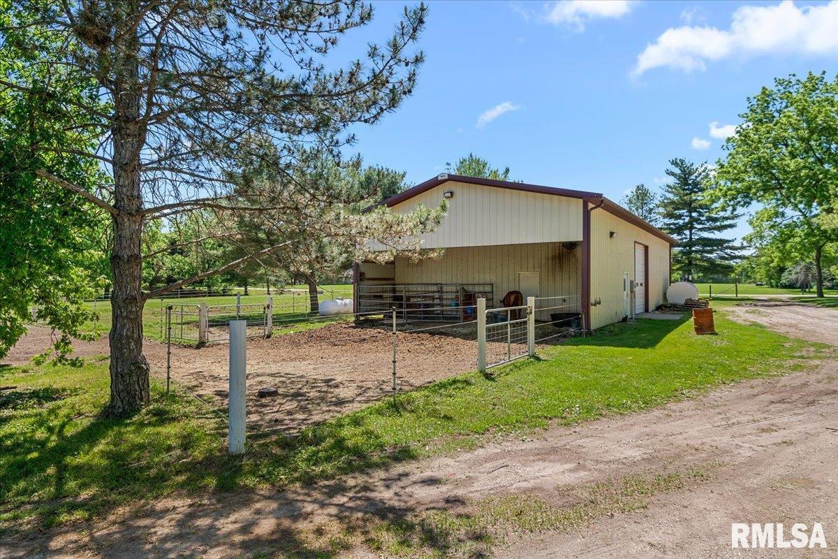 2201 Strawn Crossing Road Jacksonville, IL 62650 - Photo 6 of 64
