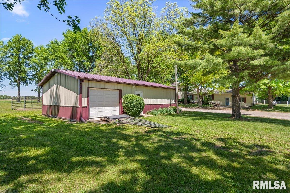 2201 Strawn Crossing Road Jacksonville, IL 62650 - Photo 7 of 64