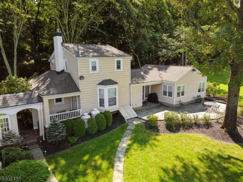 75 Roxiticus Road Far Hills, NJ 07931 - Photo 12 of 18