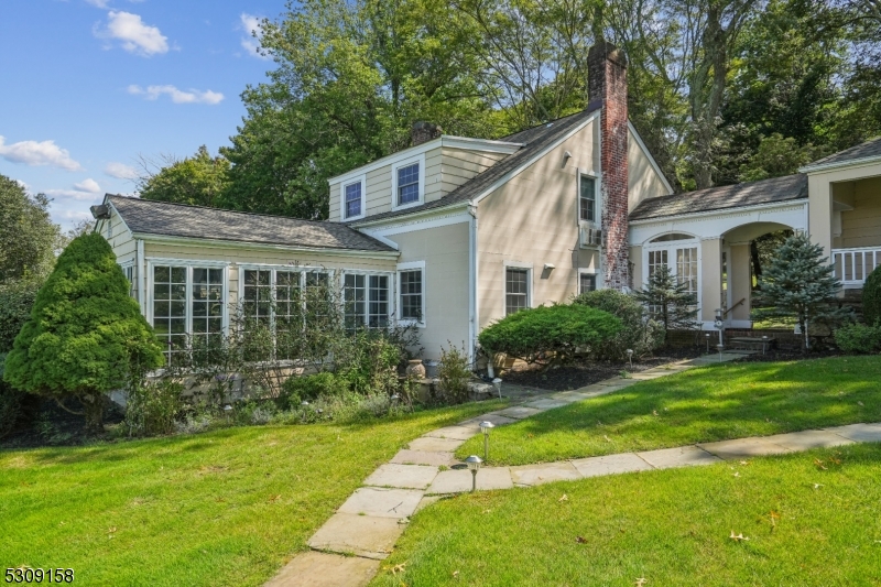 75 Roxiticus Road Far Hills, NJ 07931 - Photo 4 of 18