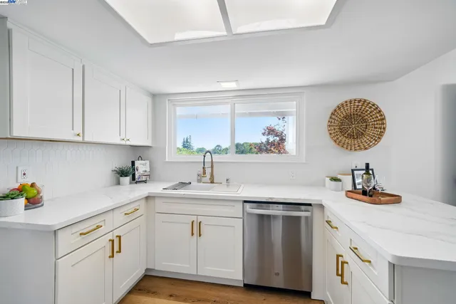 $1,198,000 | 35 San Joaquin Place, Novato, CA 94947