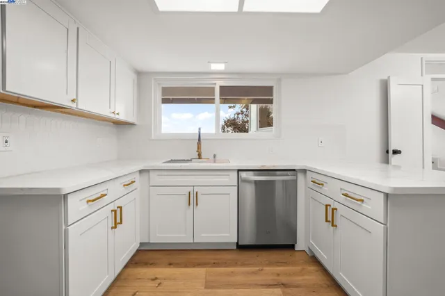 $1,198,000 | 35 San Joaquin Place, Novato, CA 94947