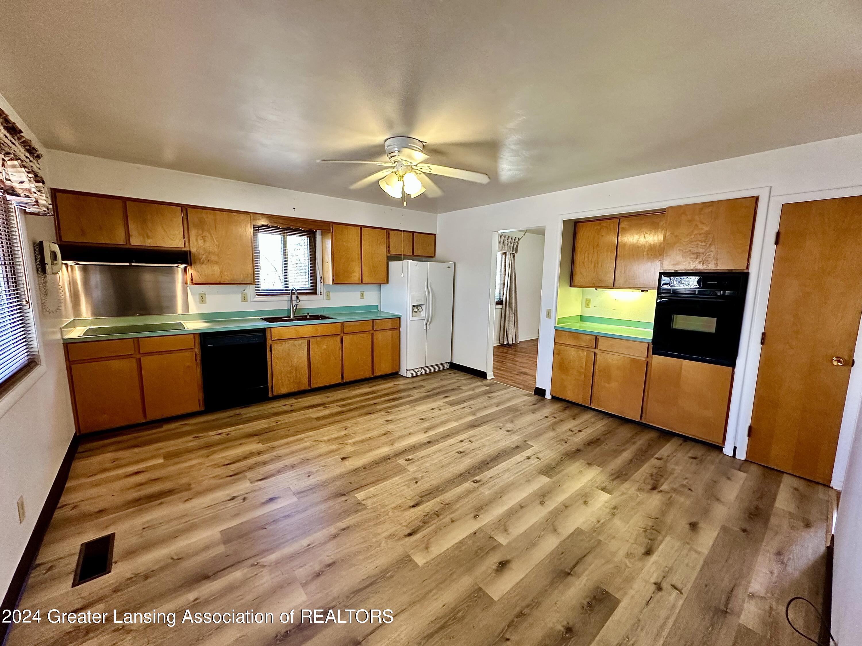 832 Pierce Road Lansing, MI 48910 - Photo 11 of 50 IMG_5792