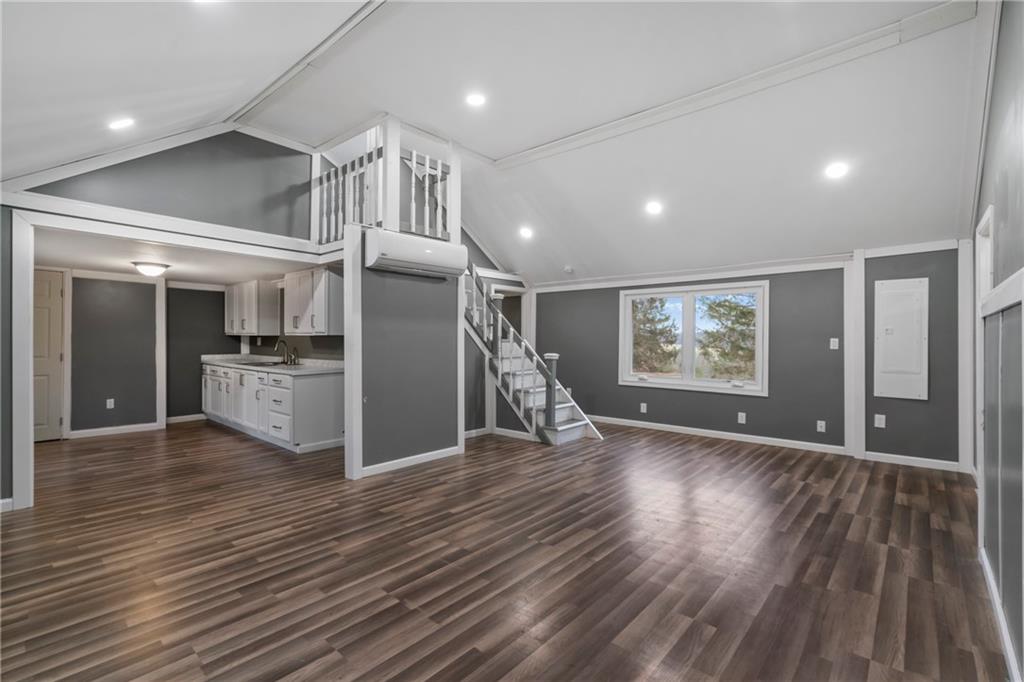 150 William Penn Trail Chalk Hill, PA 15421 - Photo 4 of 33