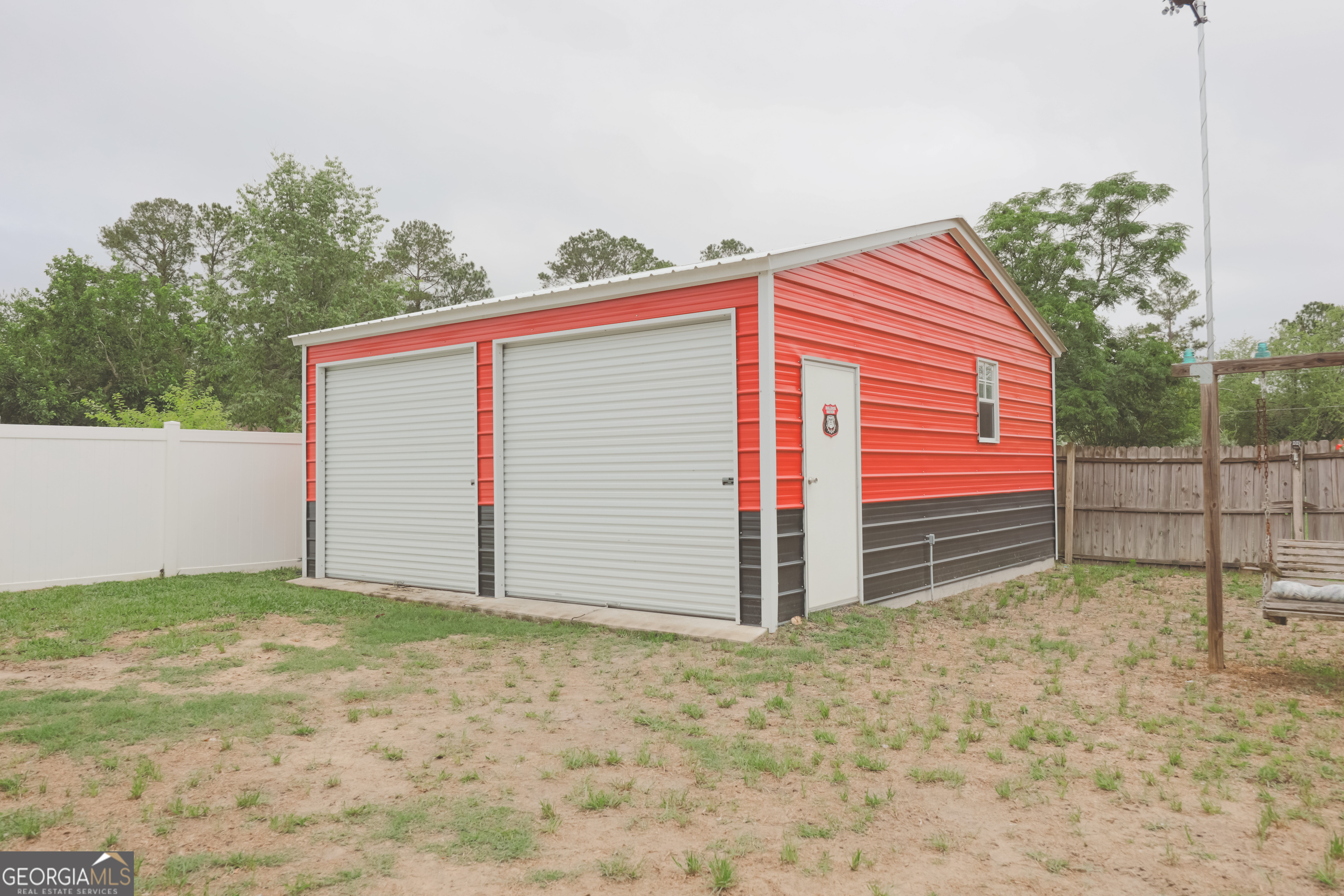 106 Beaver Drive Blackshear, GA 31516 - Photo 7 of 20 a view of a backyard