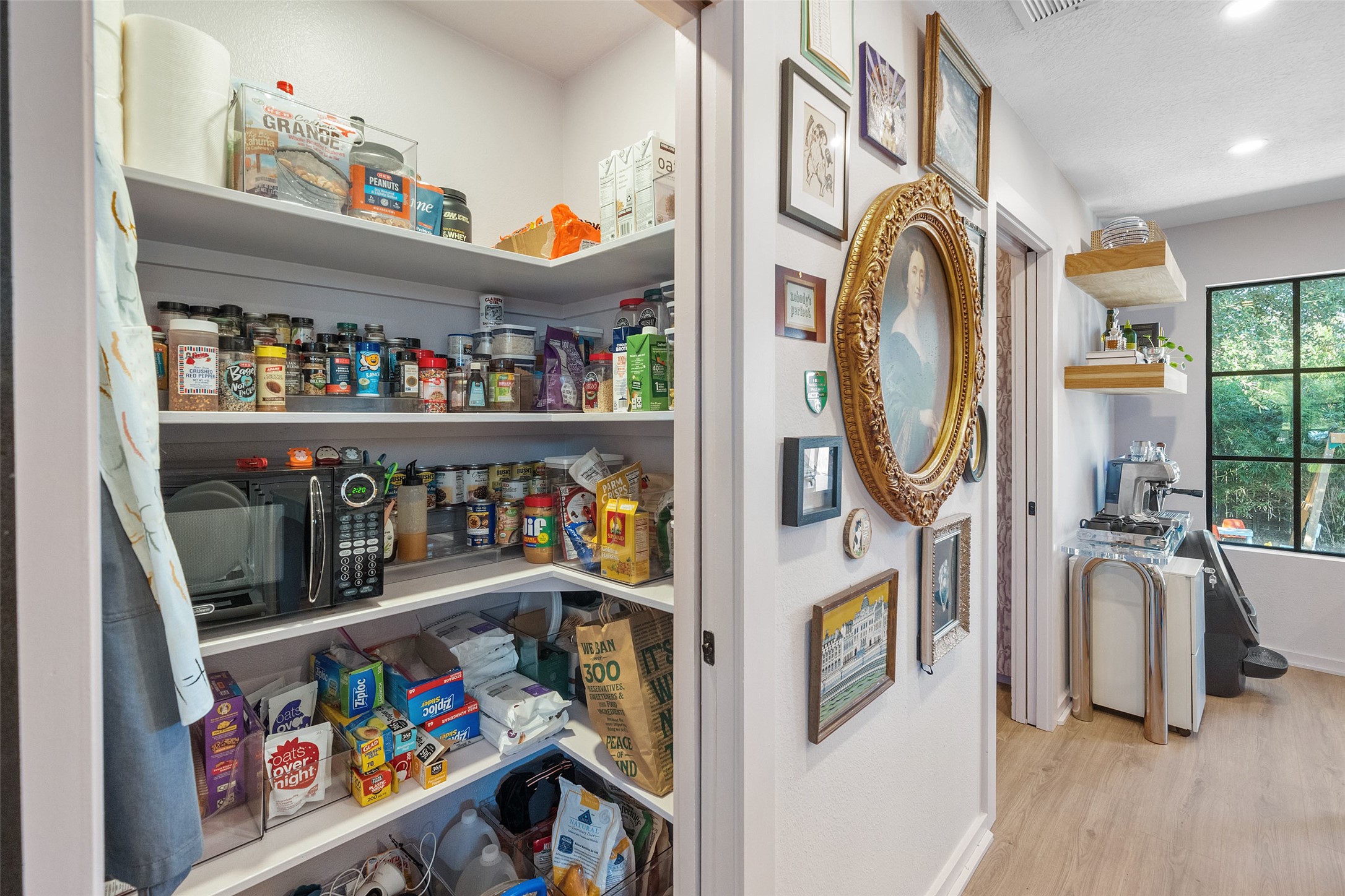 805 East 36th Street Houston, TX 77022 - Photo 13 of 28 a room with lots of different kinds of stuff