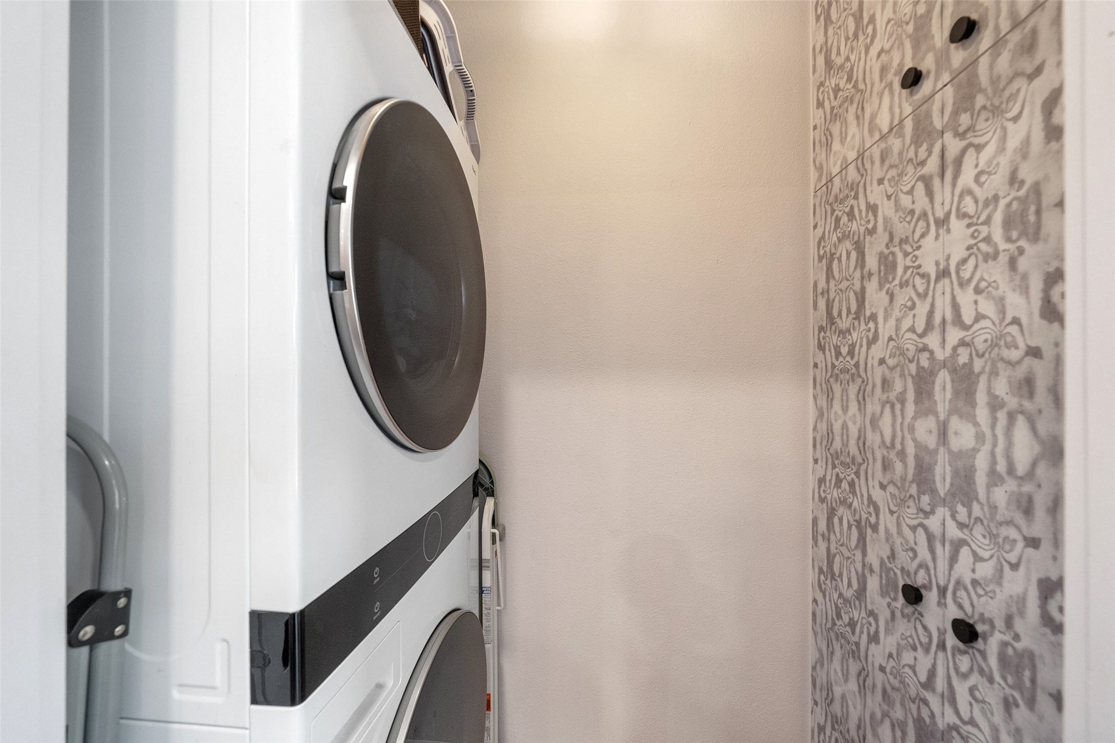 805 East 36th Street Houston, TX 77022 - Photo 14 of 28 a close view of a bathroom shower