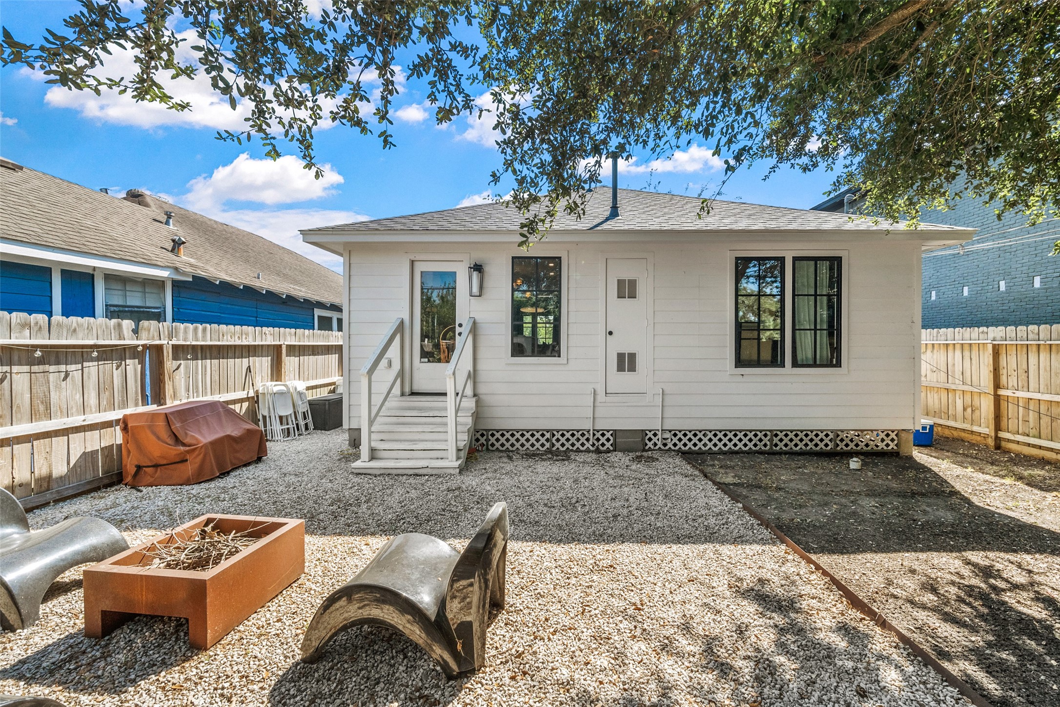 805 East 36th Street Houston, TX 77022 - Photo 21 of 28 a front view of a house with patio