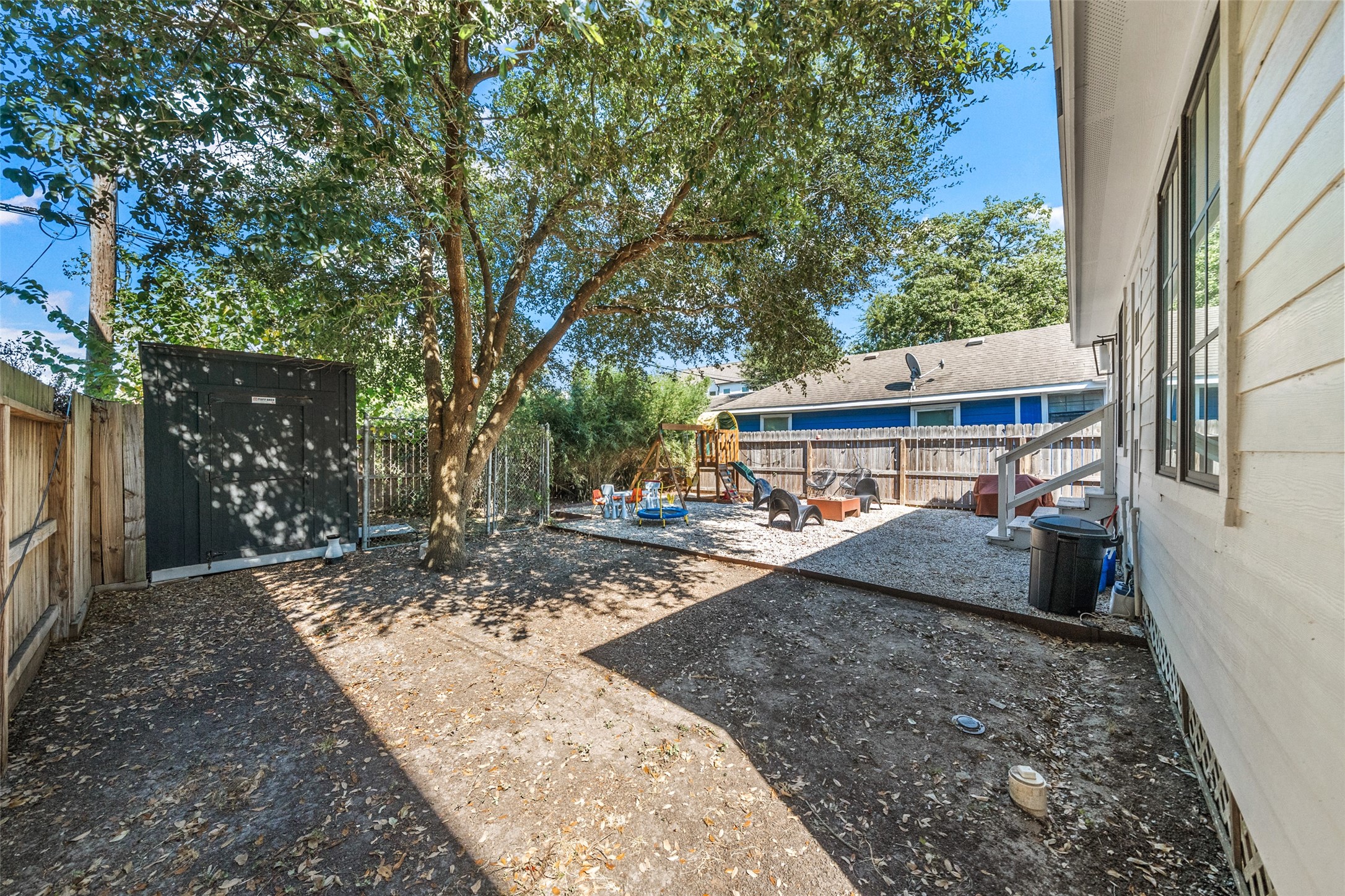 805 East 36th Street Houston, TX 77022 - Photo 25 of 28 a view of a house with backyard and sitting area