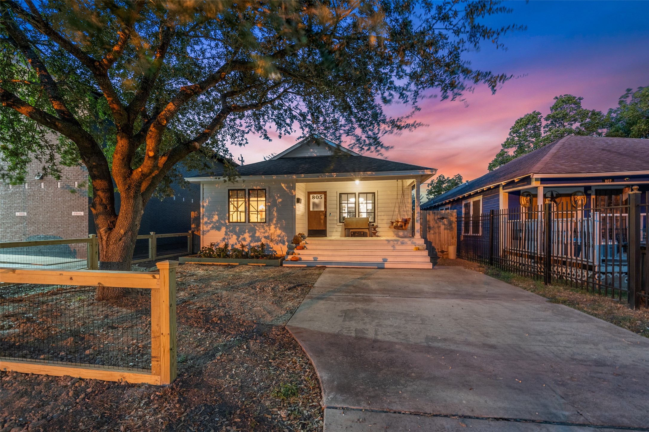 805 East 36th Street Houston, TX 77022 - Photo 27 of 28 a view of a house with a yard