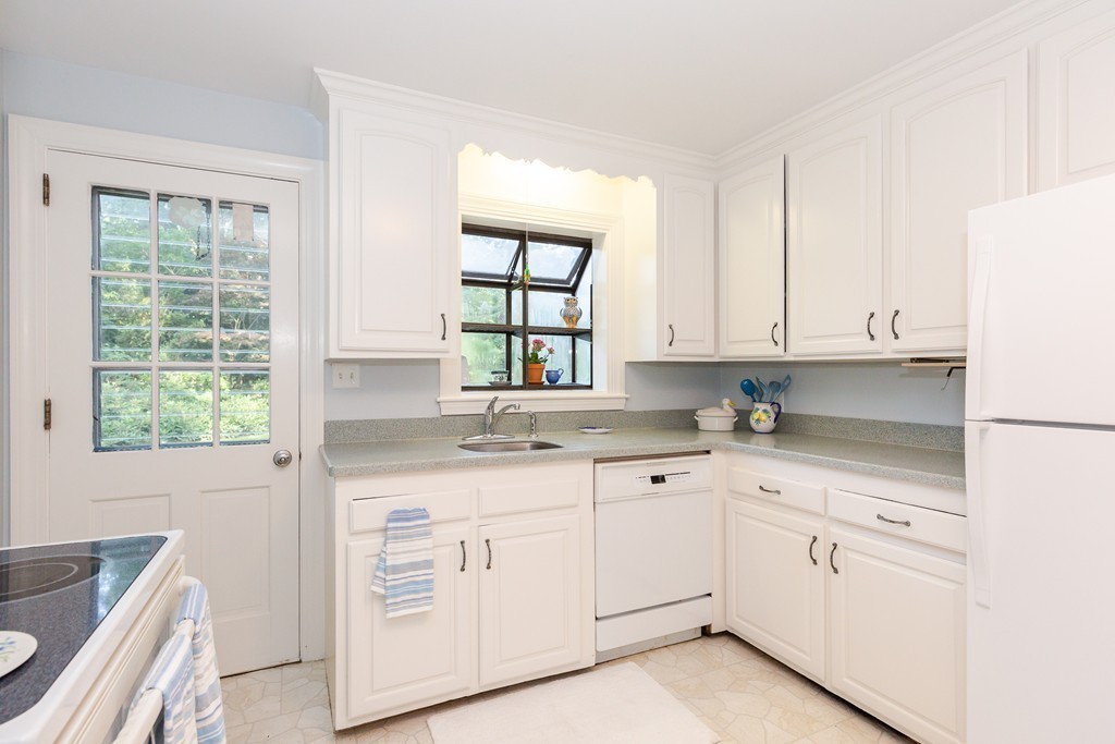 44 Fox Run Road Hamilton, MA 01982 - Photo 6 of 25
