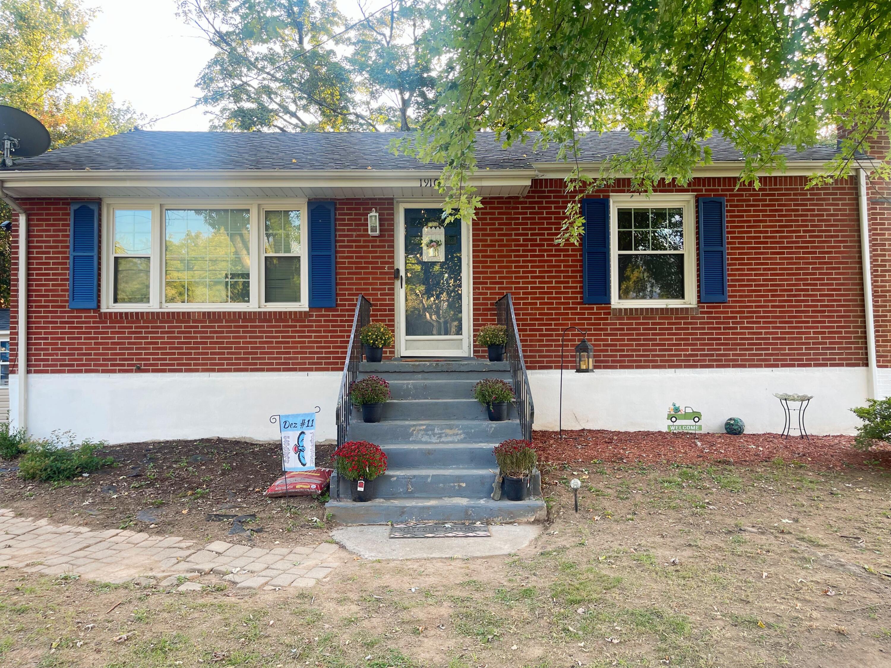 1910 Meadowbrook Road Northwest Roanoke, VA 24017 - Photo 1 of 14 IMG-9497