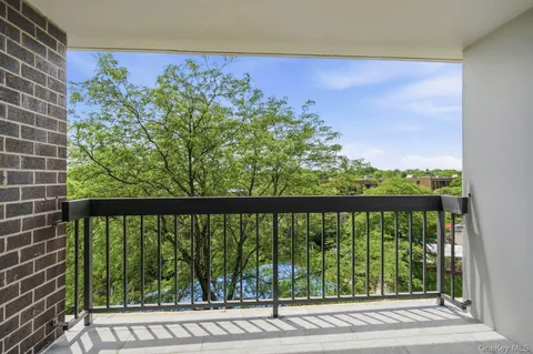 $525,000 | 2 Bay Club Drive, Unit 6F | Bay Terrace