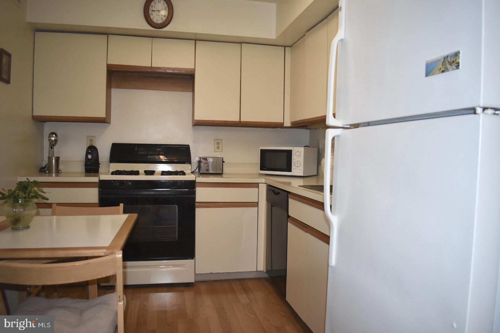 61103 Delaire Landing Road, Unit 103 Philadelphia, PA 19114 - Photo 13 of 32 Kitchen