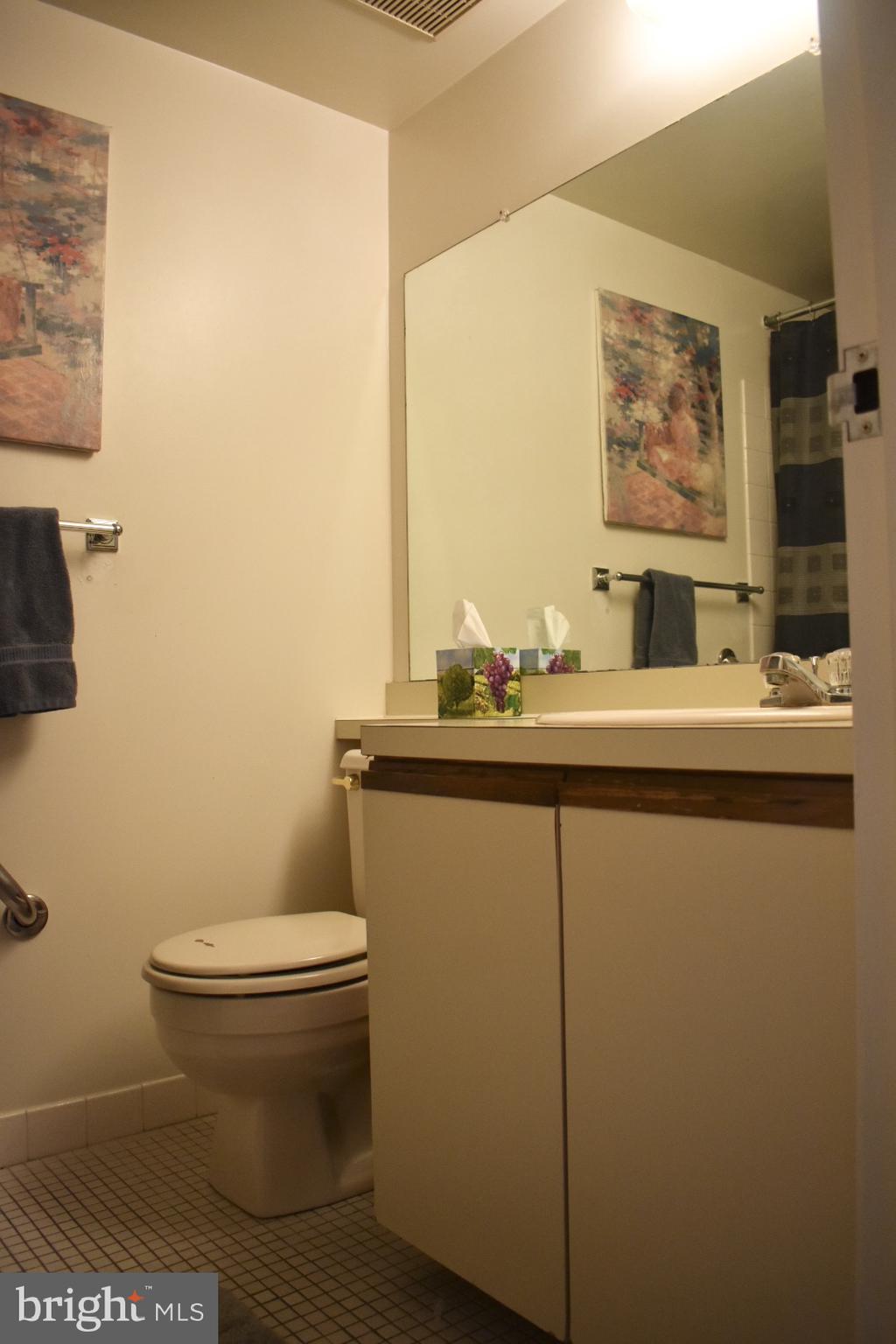 61103 Delaire Landing Road, Unit 103 Philadelphia, PA 19114 - Photo 18 of 32 Bathroom