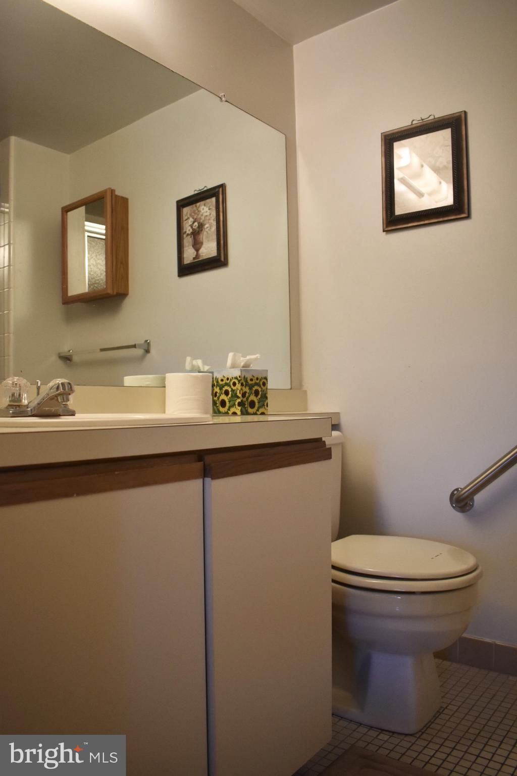 61103 Delaire Landing Road, Unit 103 Philadelphia, PA 19114 - Photo 21 of 32 Bathroom
