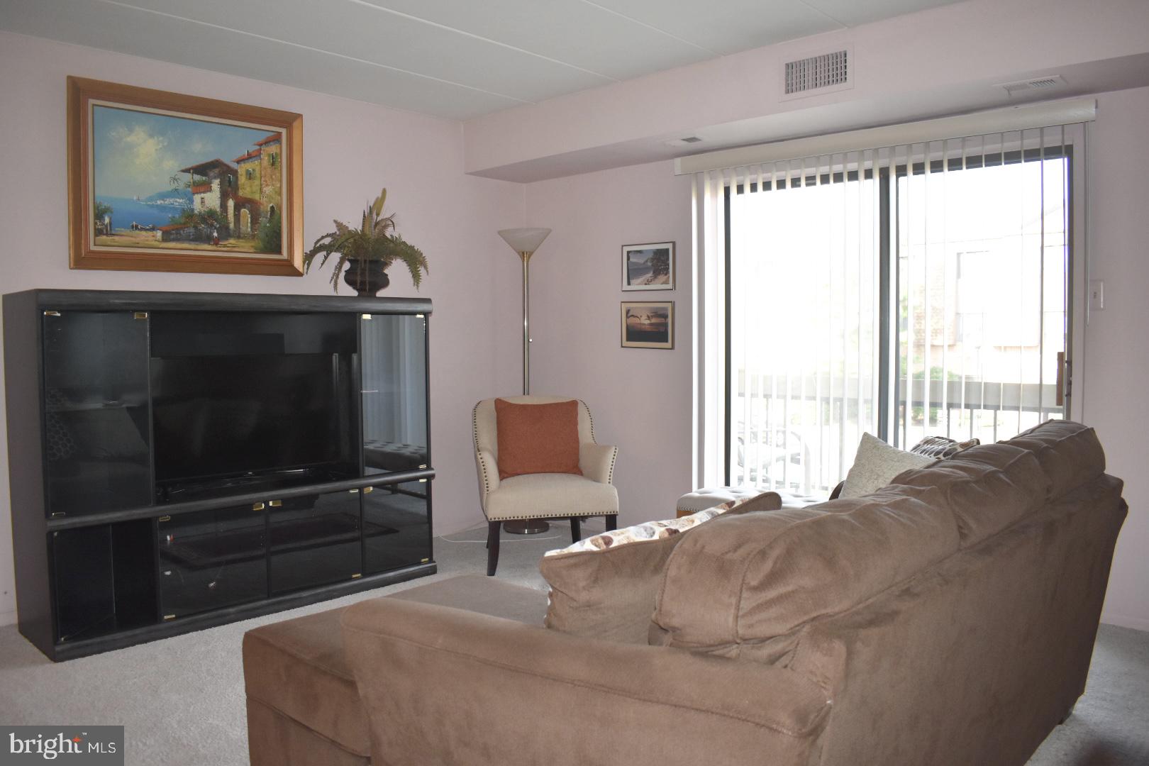 61103 Delaire Landing Road, Unit 103 Philadelphia, PA 19114 - Photo 9 of 32 Living Room