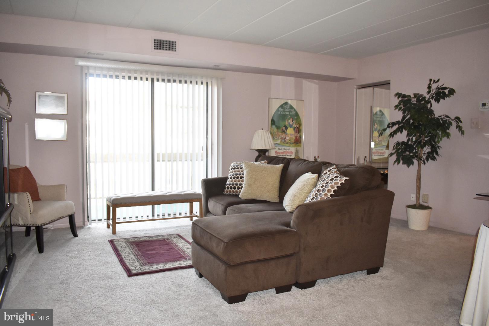 61103 Delaire Landing Road, Unit 103 Philadelphia, PA 19114 - Photo 10 of 32 Living Room