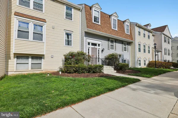 $235,000 | 13 Pickering Court, Unit 1302, Germantown, MD 20874