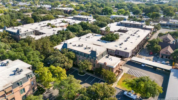 $1,900 | 7707 Broadway, Unit 24A, San Antonio, TX 78209