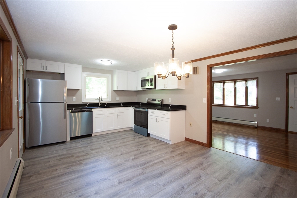 21 Siani Road Leicester, MA 01542 - Photo 5 of 31
