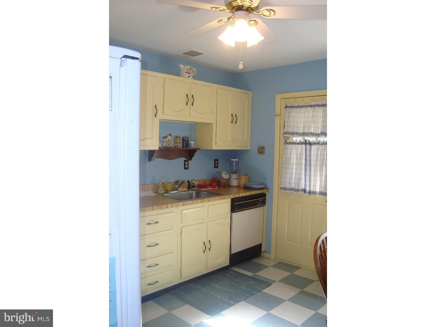 7 Dunstable Road Southampton, NJ 08088 - Photo 3 of 10 Kitchen