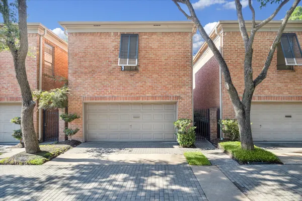 $3,800 | 6722 Vanderbilt Street, Unit 2, West University Place, TX 77005