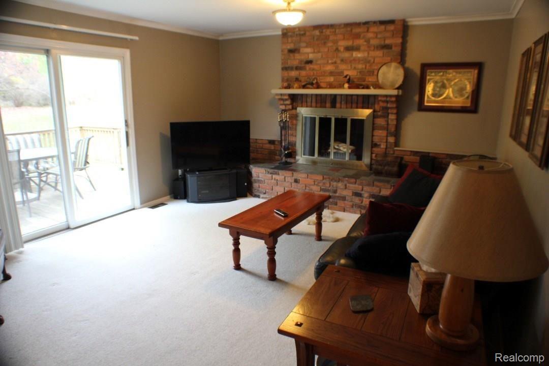 1319 West Fairview Lane Rochester, MI 48306 - Photo 8 of 18 Family Room.jpg